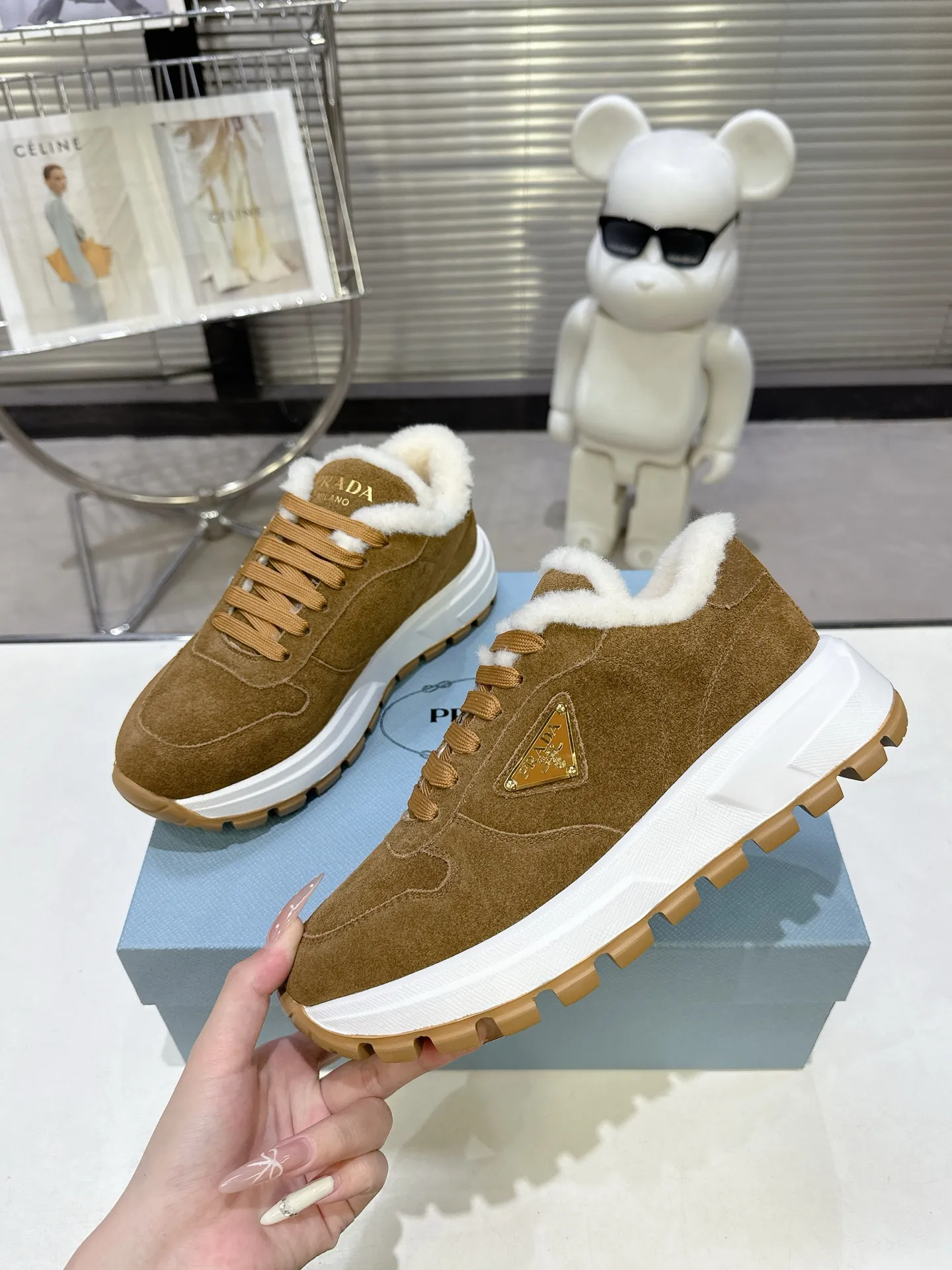 👟👟Ex-factory price 600👟👟 PRADA ²⁰²5 𝐬𝐬Prada’s new product comes with strength! ❣️Many Internet celebrities have the same style, fashionable and versatile nice items, original shoes are developed and purchased from Italian counters, and are reproduced 1:1 according to the original taste. This year’s theme is not to be defined, embodying texture through simplicity💛From thick-soled sneakers to zigzag short boots to 2025 flat shoes, everything reveals a sure-fire momentum... It combines gentleness and handsomeness, the finishing touch for women❤️ Wear-resistant and ultra-light two-color outsole. ⚛Size: Women's 35-40 ⚛Size: Men's 39-45 Original packaging accessories. ⚛